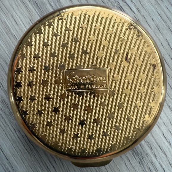 Stratton Gold Star Pattern Compact - Picture 2 of 4